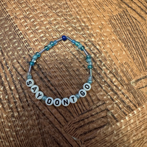 1989-inspired Taylor Swift friendship bracelets - Picture 6 of 6